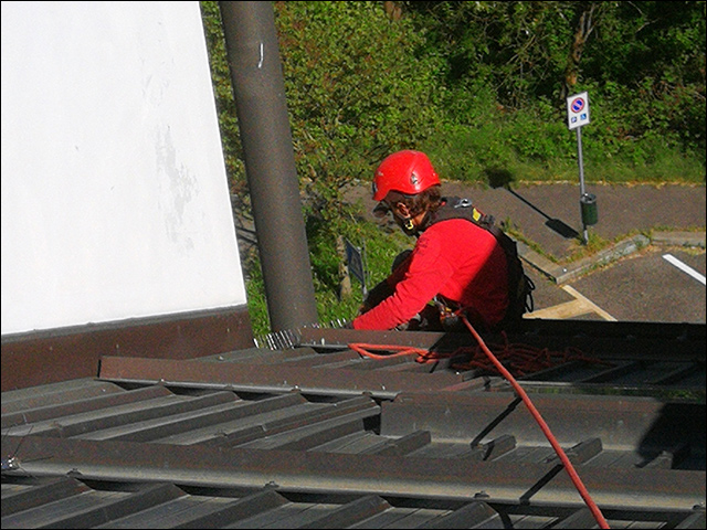 Lavori di edilizia acrobatica su fune o corda
