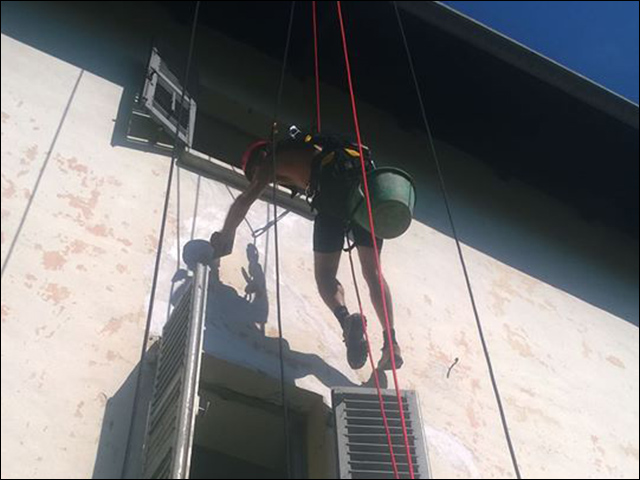 Lavoro in edilizia acrobatica - Ripristino Facciata