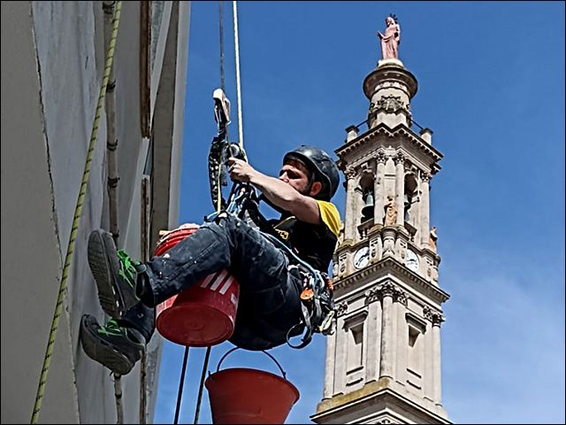 Lavoro in edilizia acrobatica - Ristrutturazione Facciate