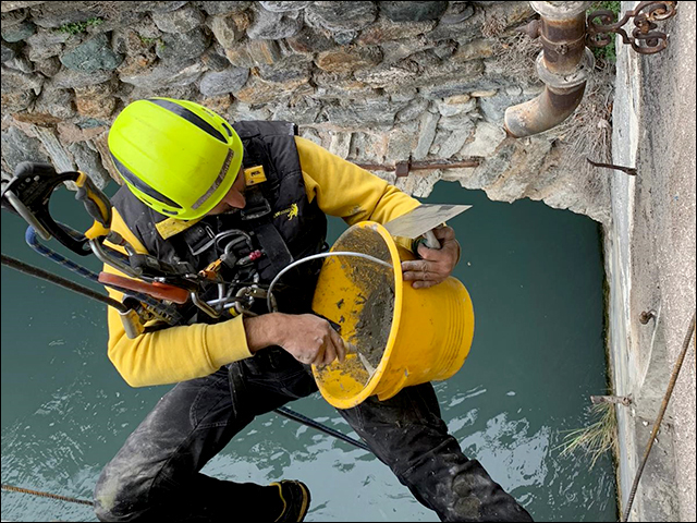 Lavoro in edilizia acrobatica - Ripristino balcone