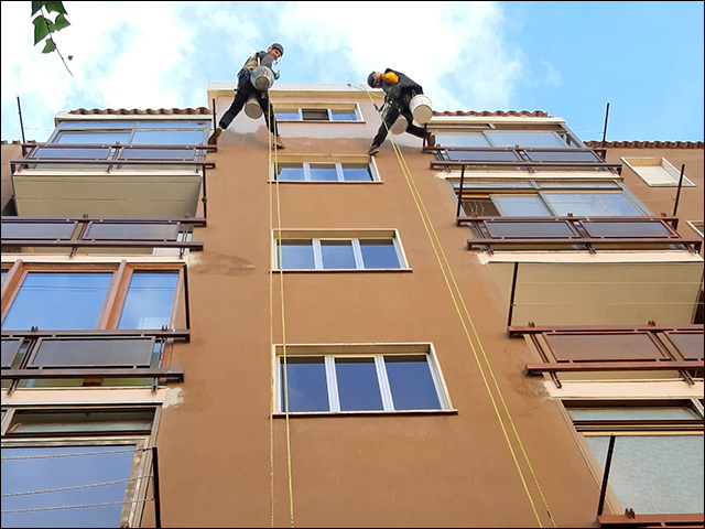 Lavoro in edilizia acrobatica - Pittura facciata
