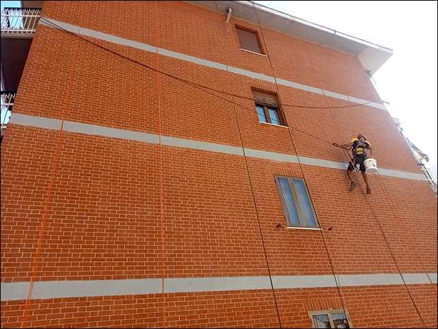 Lavoro in edilizia acrobatica - Restauro facciata